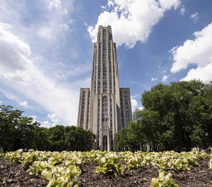Photo of the Cathedral of Learning in the Summer
