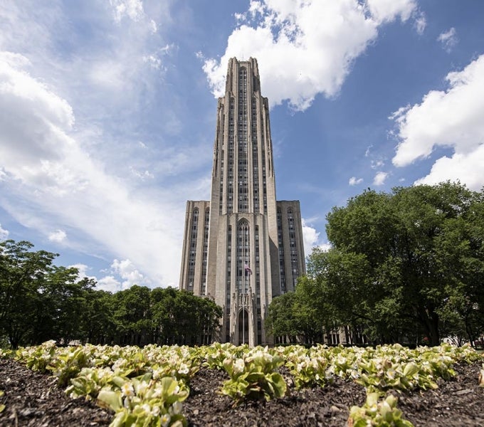 Photo of the Cathedral of Learning in the Summer